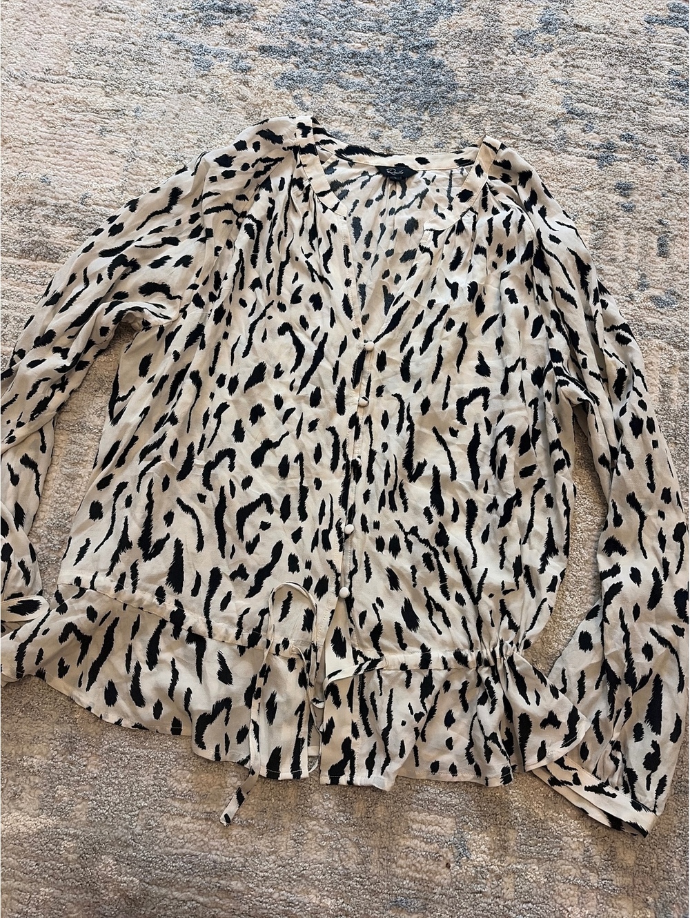 Rails Women's Long Sleeve Animal Print Button-Up Blouse Size L